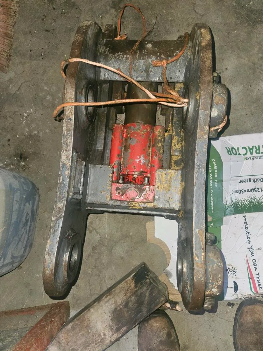 Strickland double lock hitch also rubber tracks - Image 2