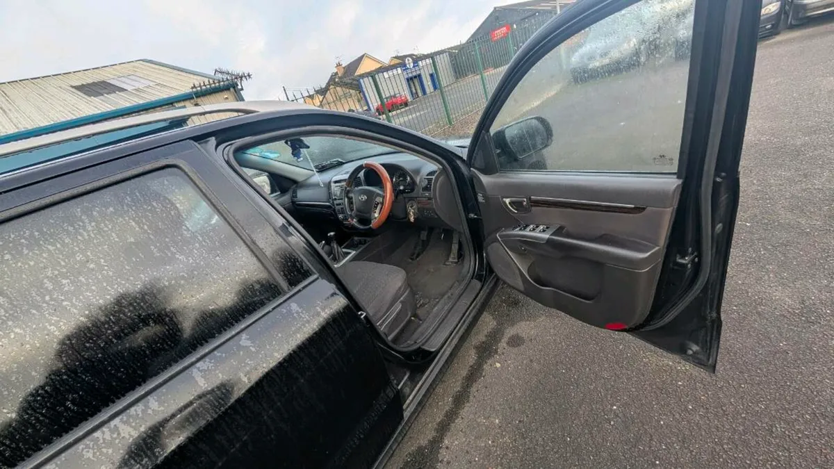 Hyundai Santa Fe 2.0d - Image 1