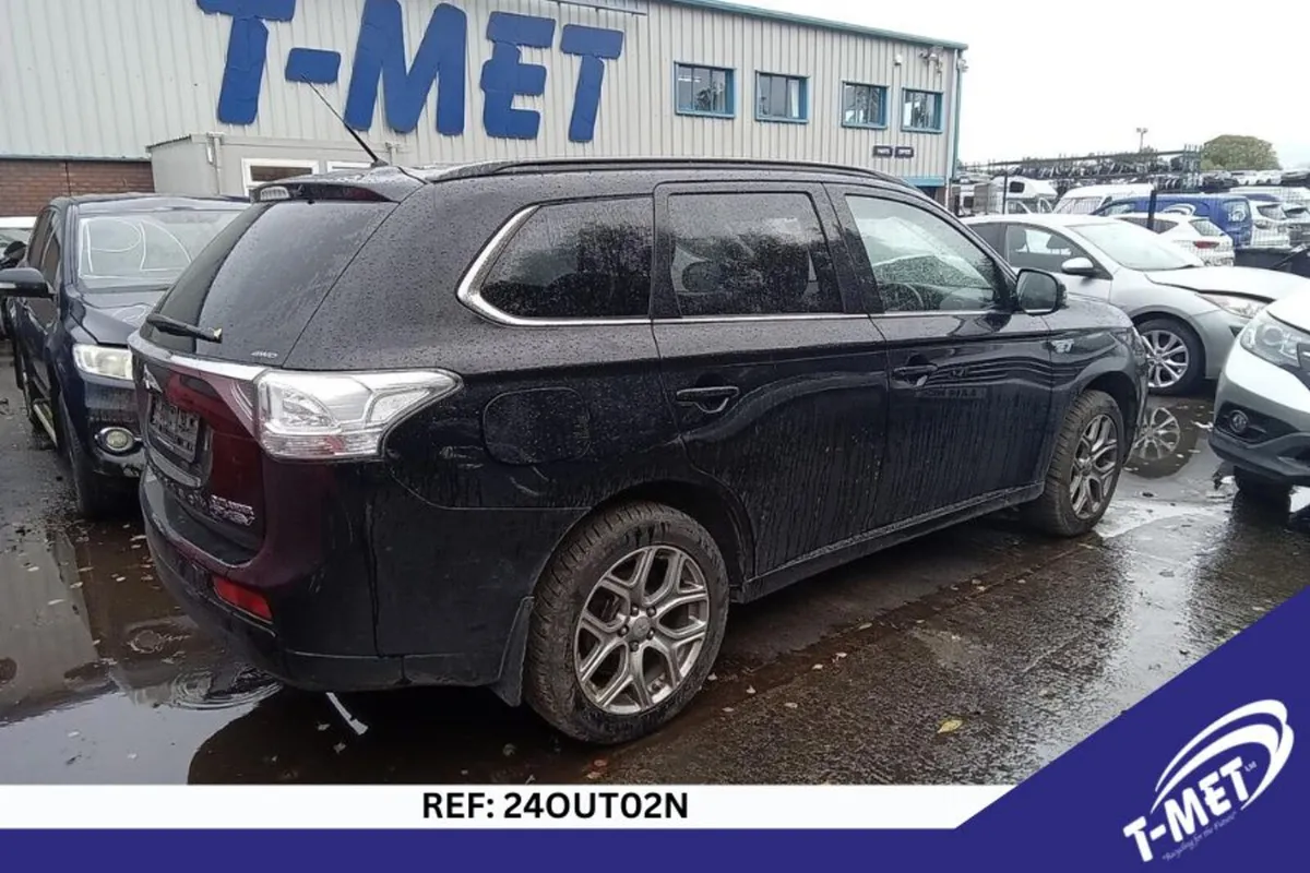 2015 MITSUBISHI OUTLANDER BREAKING FOR PARTS - Image 3