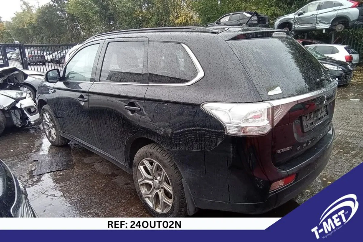 2015 MITSUBISHI OUTLANDER BREAKING FOR PARTS - Image 4