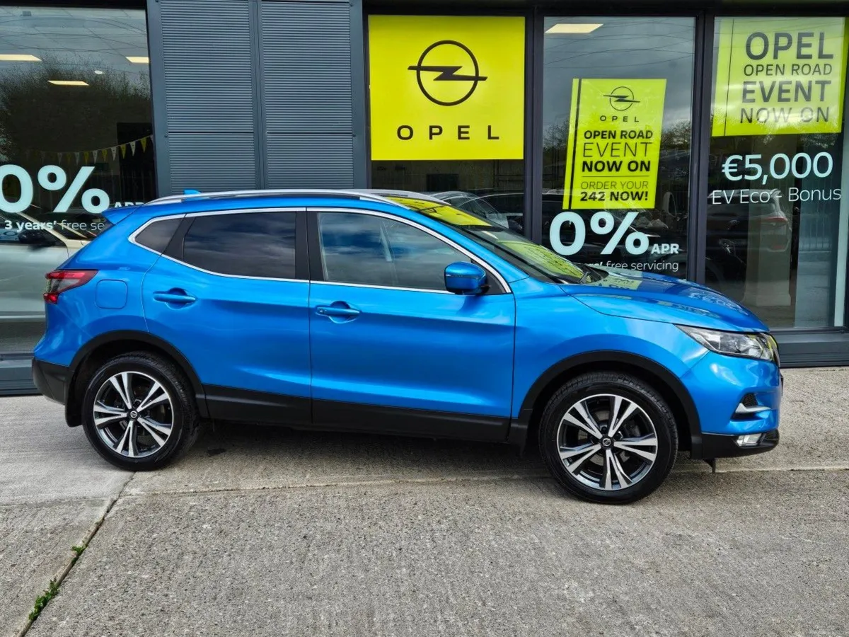 Nissan QASHQAI 1.3 PET SV Premium - Image 1