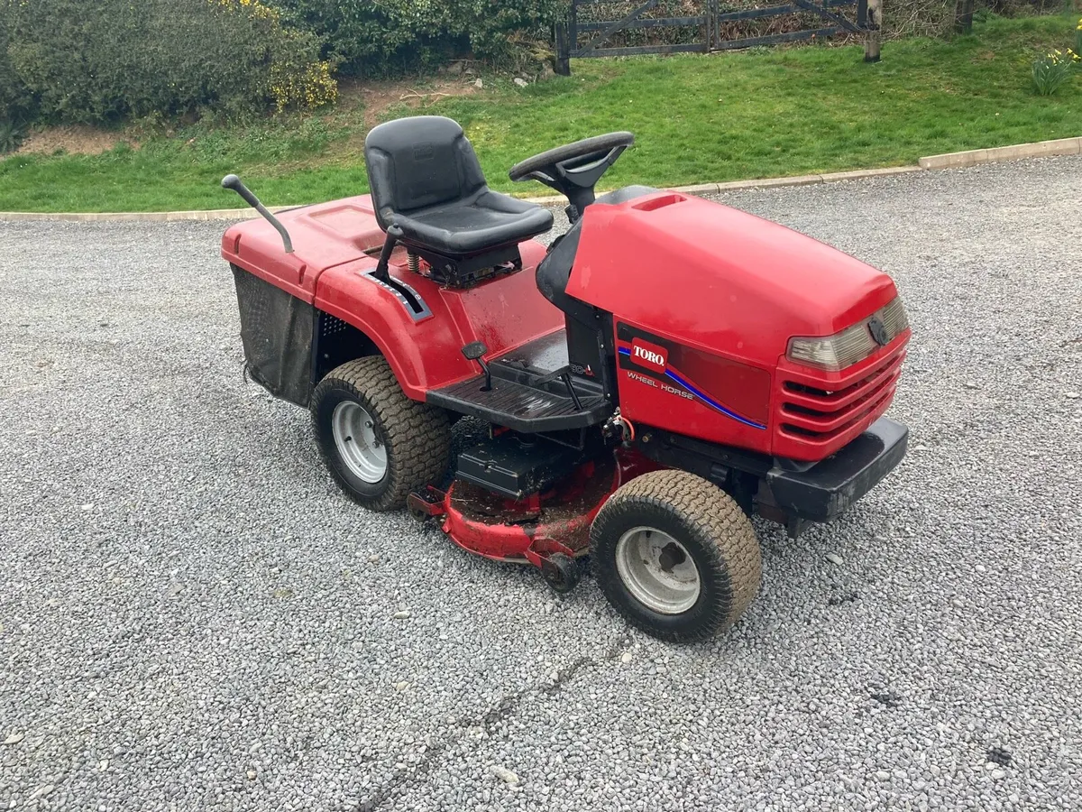 Ride on lawnmower - Image 1