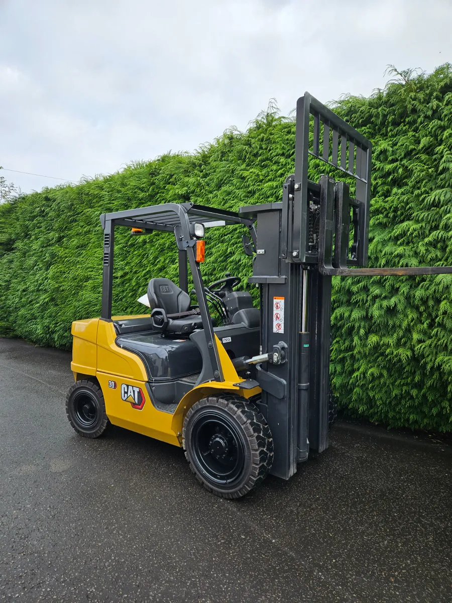 NEW 3 TON CAT FORKLIFTS - Image 3