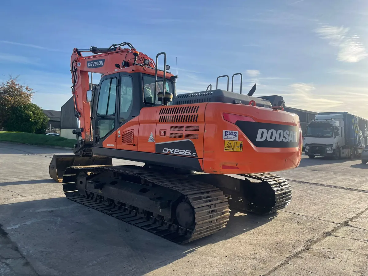 2017 Doosan DX225LC-5 - Image 4