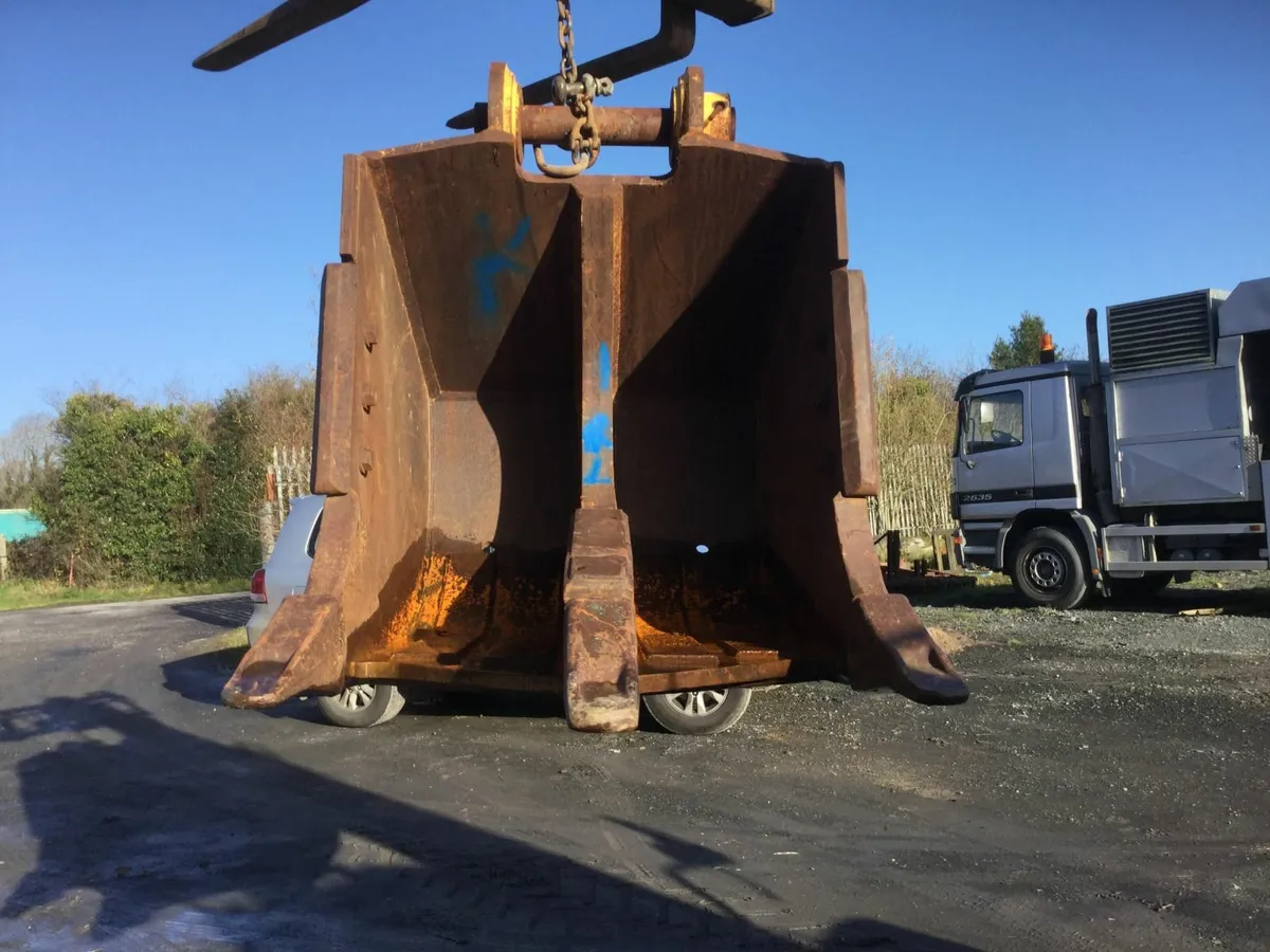 3 tooth Ripping Bucket for 45ton Machine - Image 2