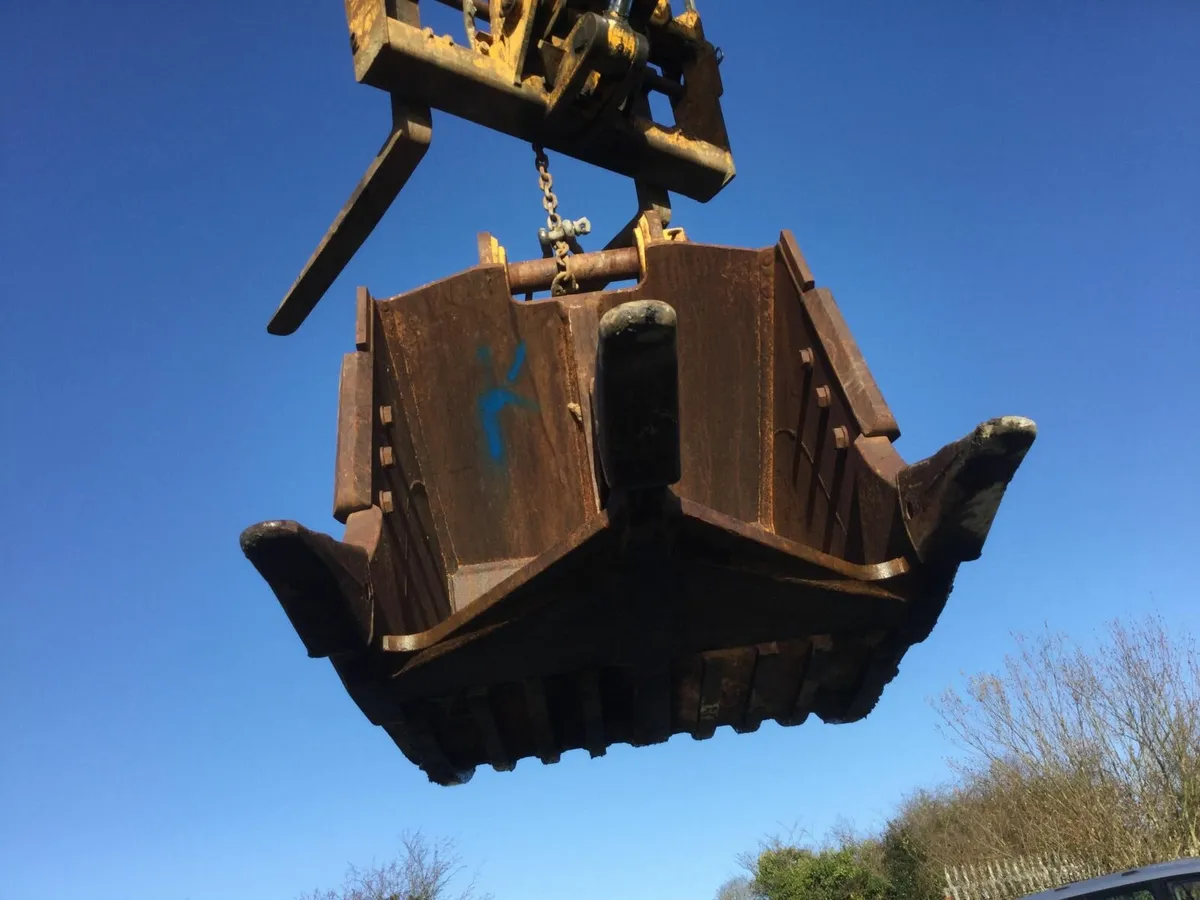 3 tooth Ripping Bucket for 45ton Machine - Image 1