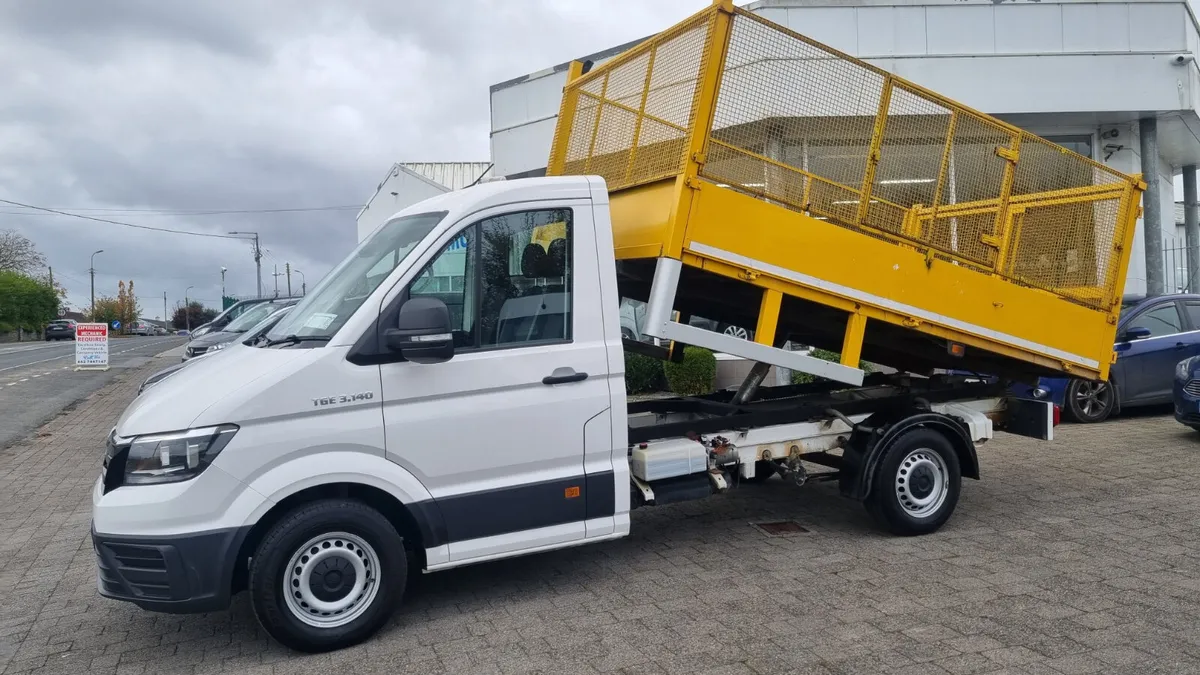 202 MAN/CRAFTER TIPPER ONLY 30K KMS! HUGE VALUE - Image 1