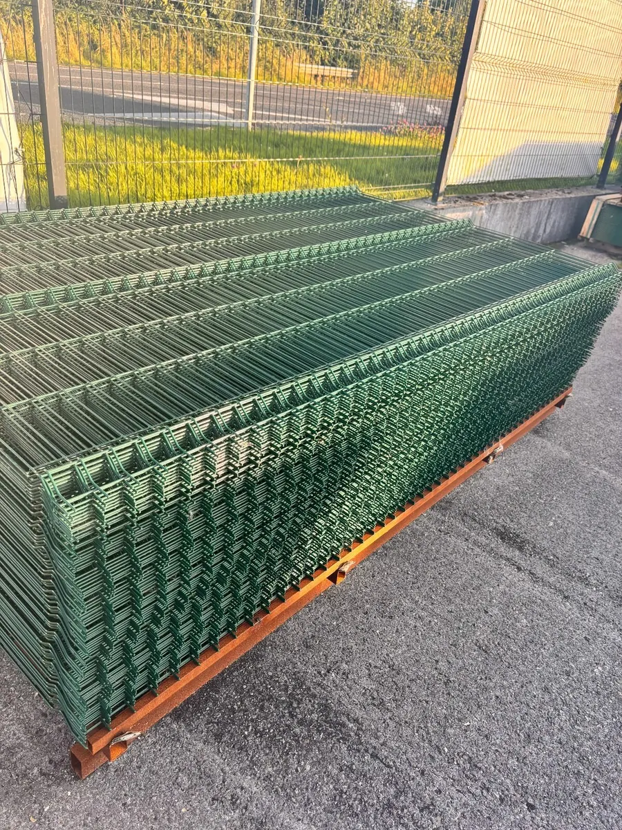 V-Mesh Fencing panels & posts - Image 1