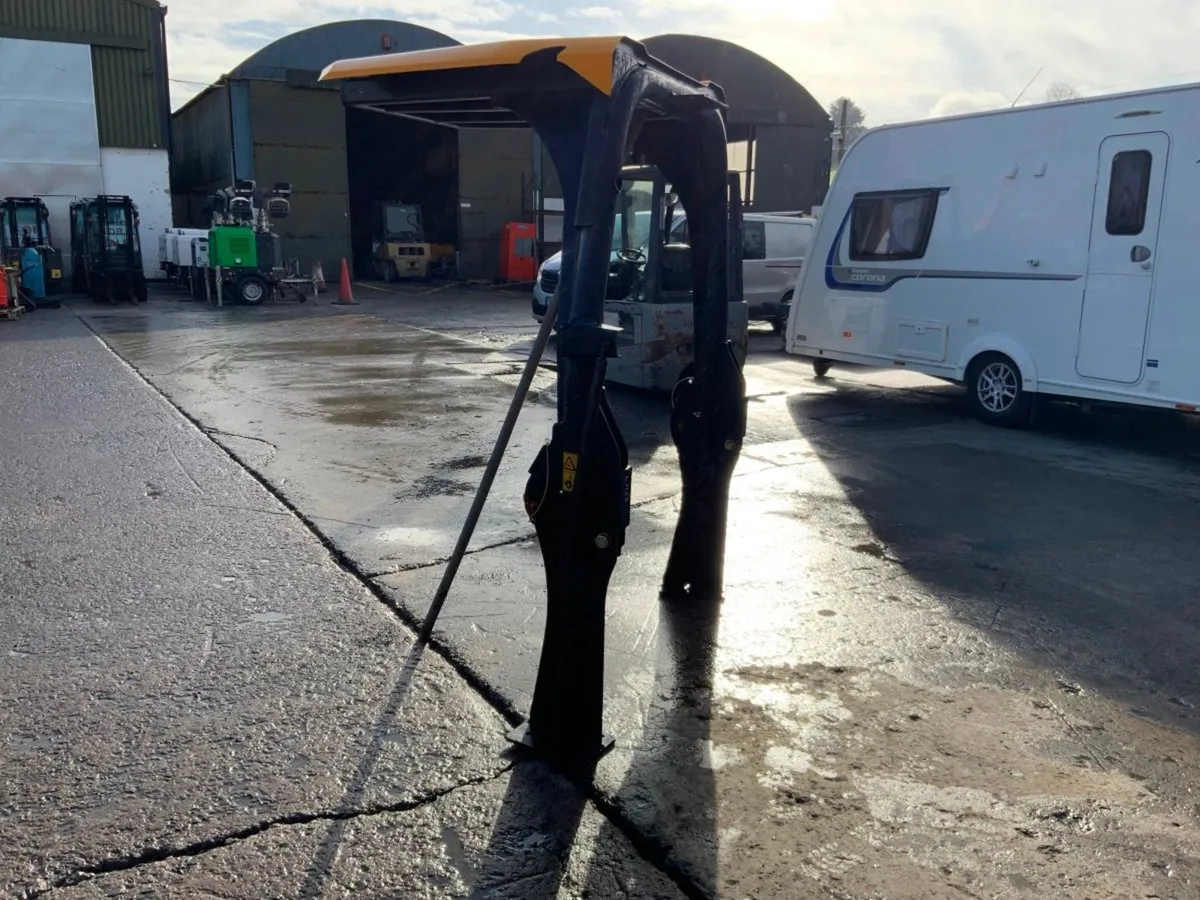 JCB DUMPER CANOPY / ROLL BAR .....ROPS.....1159 - Image 3