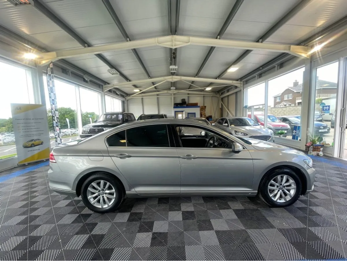 Volkswagen Passat Comfortline 1.6 TDI Manual 6spe - Image 2