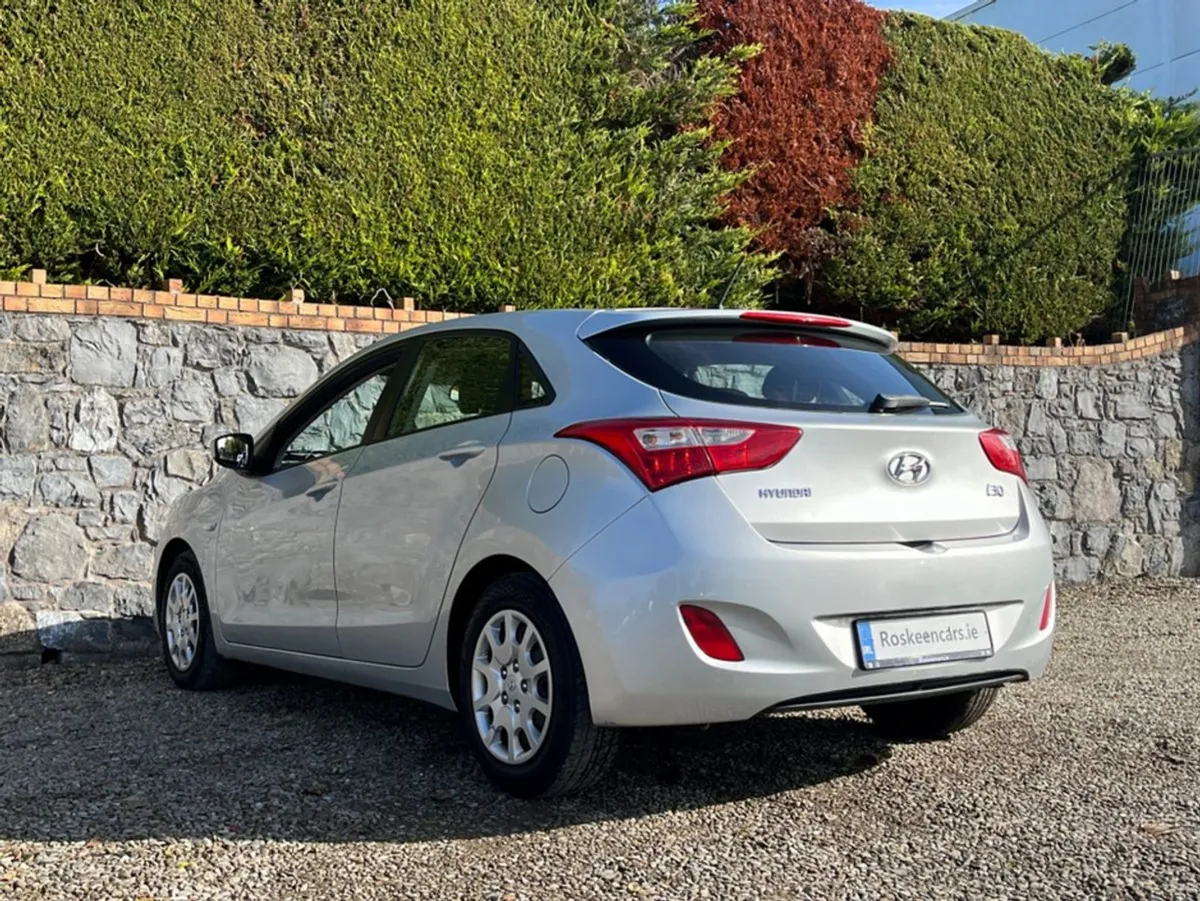 Hyundai i30 1.6 Crdi Classic BL/ DRI 5DR Blue Dri - Image 4