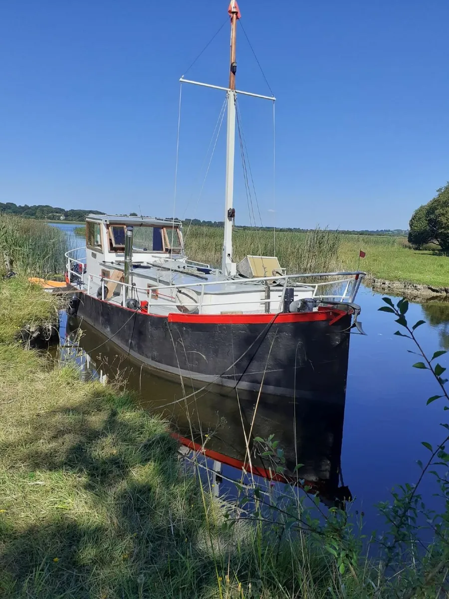 Beautiful liveaboard Barge - Image 1