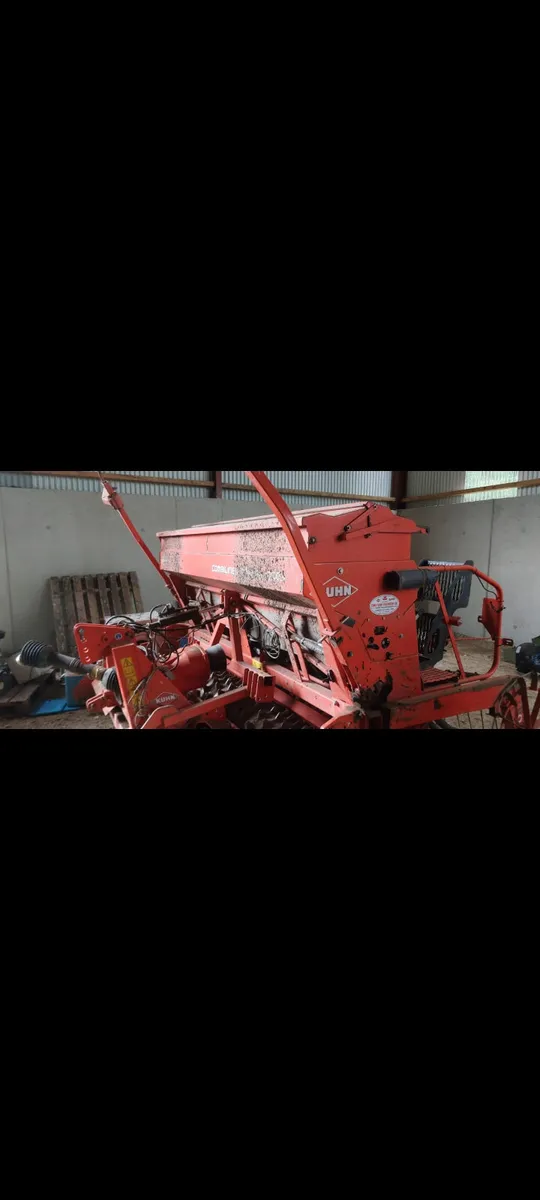 Kuhn 3003 Box Drill C/W kuhn HR3004 power harrow - Image 1