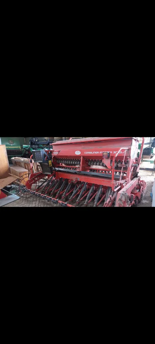 Kuhn 3003 Box Drill C/W kuhn HR3004 power harrow - Image 2