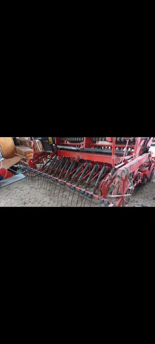 Kuhn 3003 Box Drill C/W kuhn HR3004 power harrow - Image 3