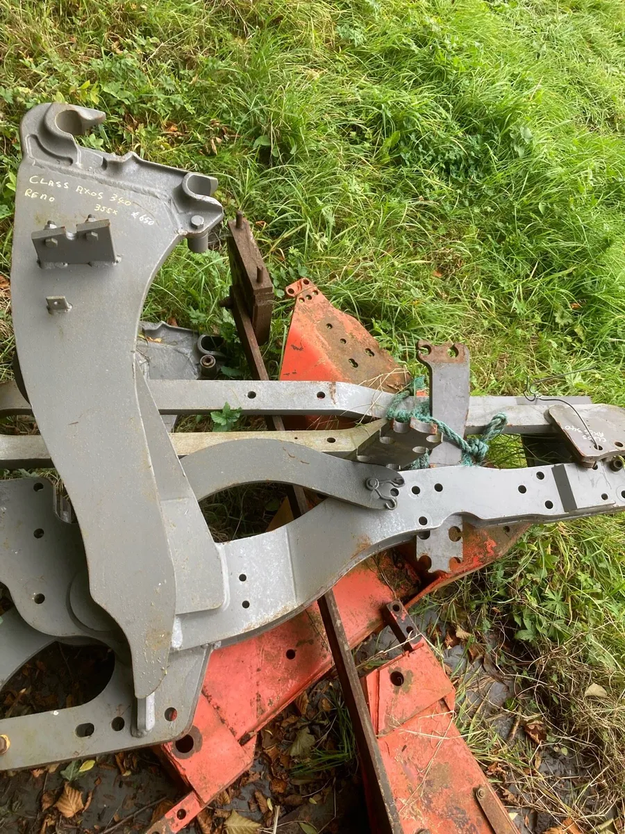 Loaders and brackets . - Image 4