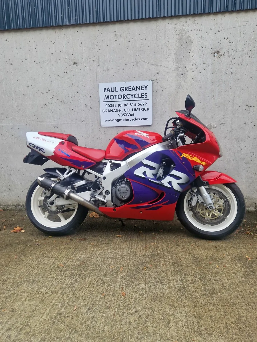 Honda  cbr fireblade. 1999 - Image 1