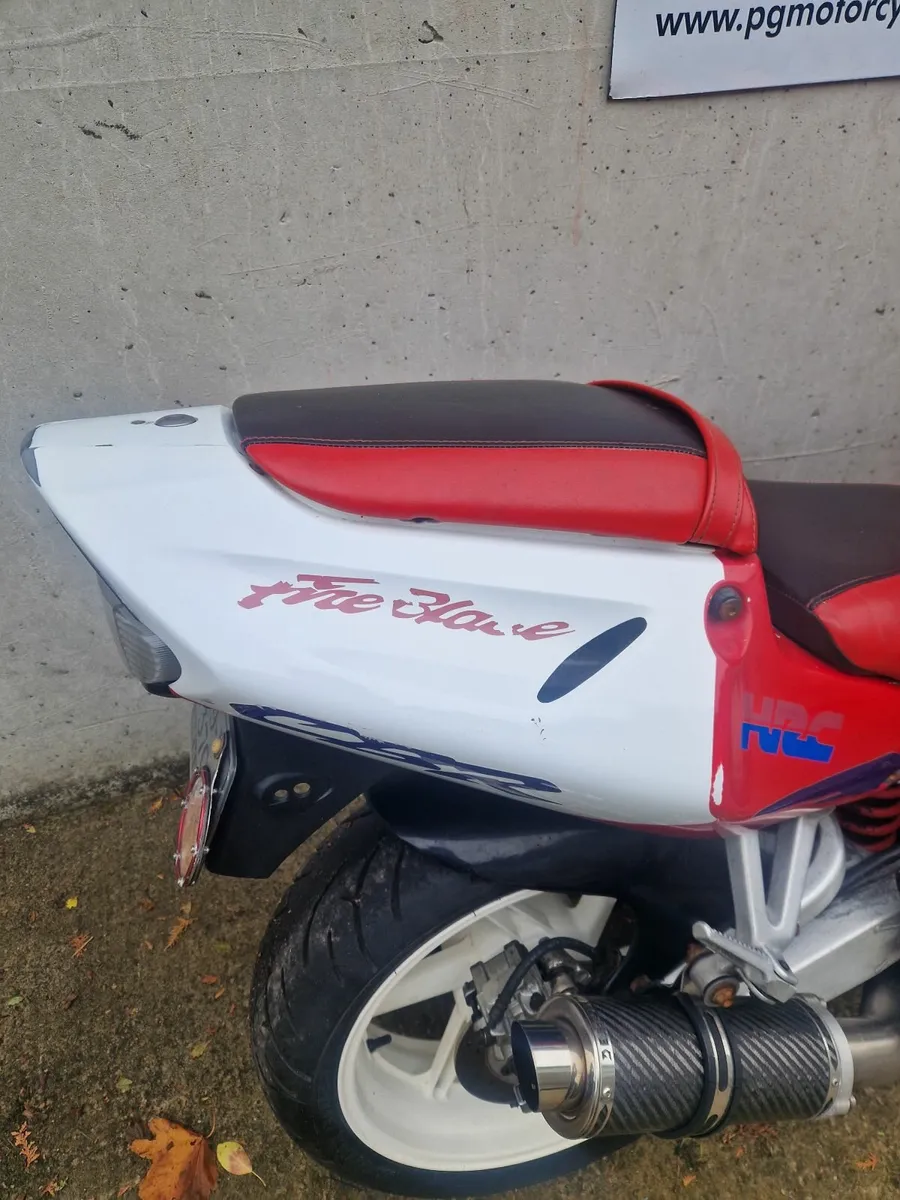 Honda  cbr fireblade. 1999 - Image 2