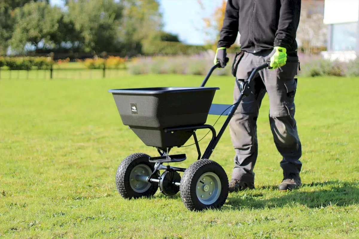 ​Piranha 50kg Push Spreader PS50 - Image 1