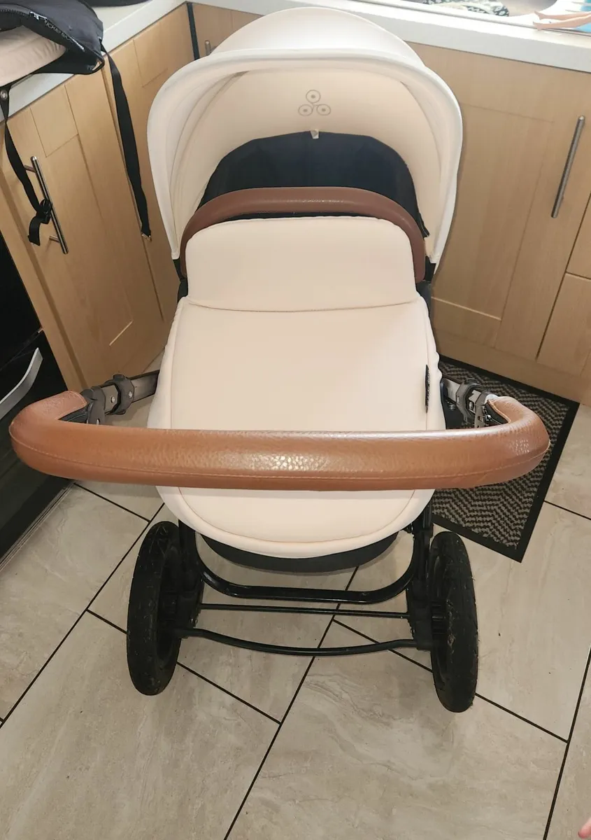 Pram - Image 1