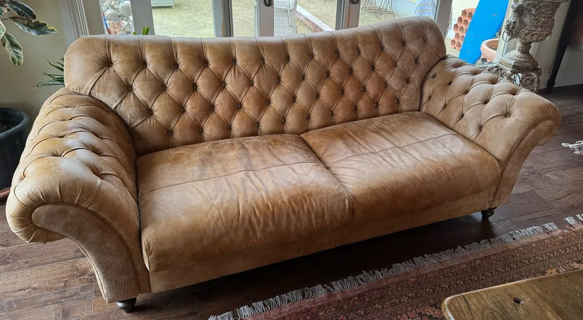 Leather chesterfield couches and chaise lounger for sale in Co. Wicklow for 1 500 on DoneDeal