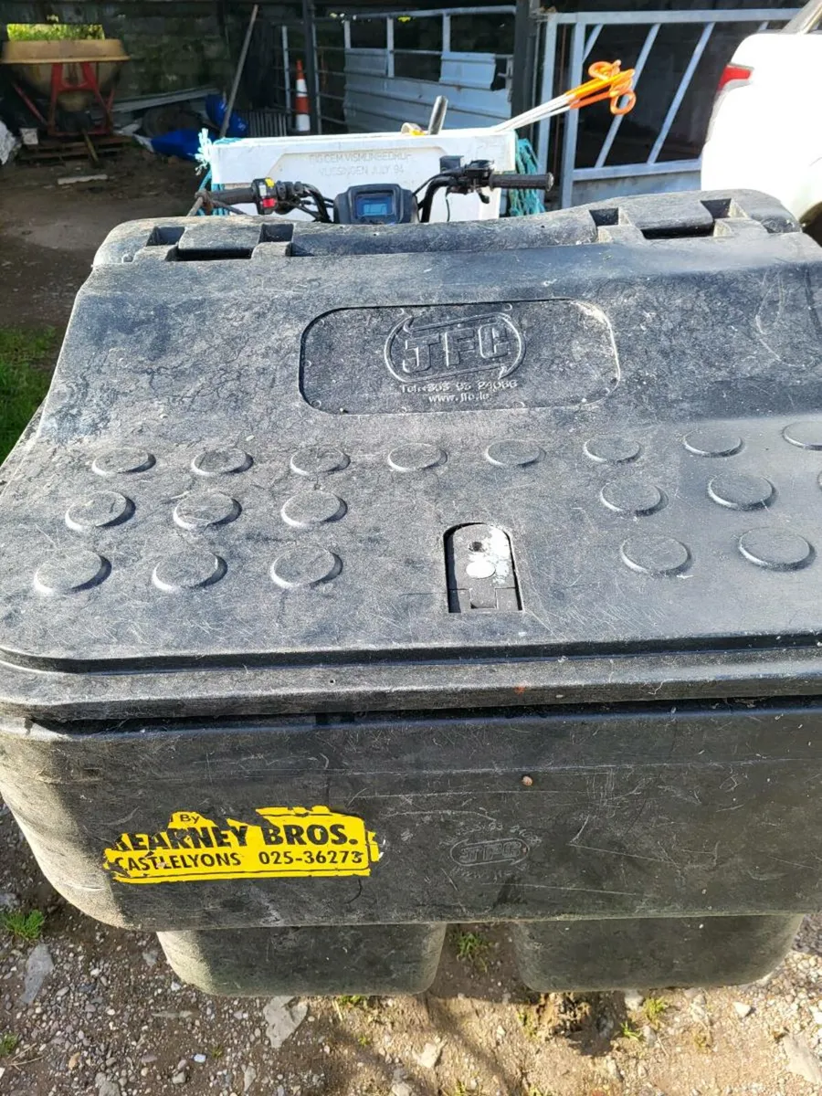 Quad box for sale in Co. Cork for €150 on DoneDeal