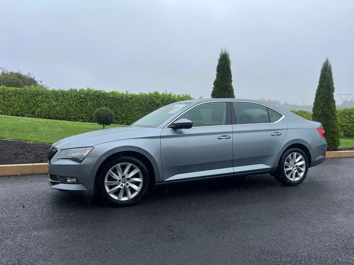 Skoda Superb 2018 - Image 2