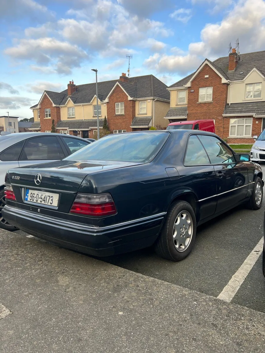 Mercedes E220 - Image 2