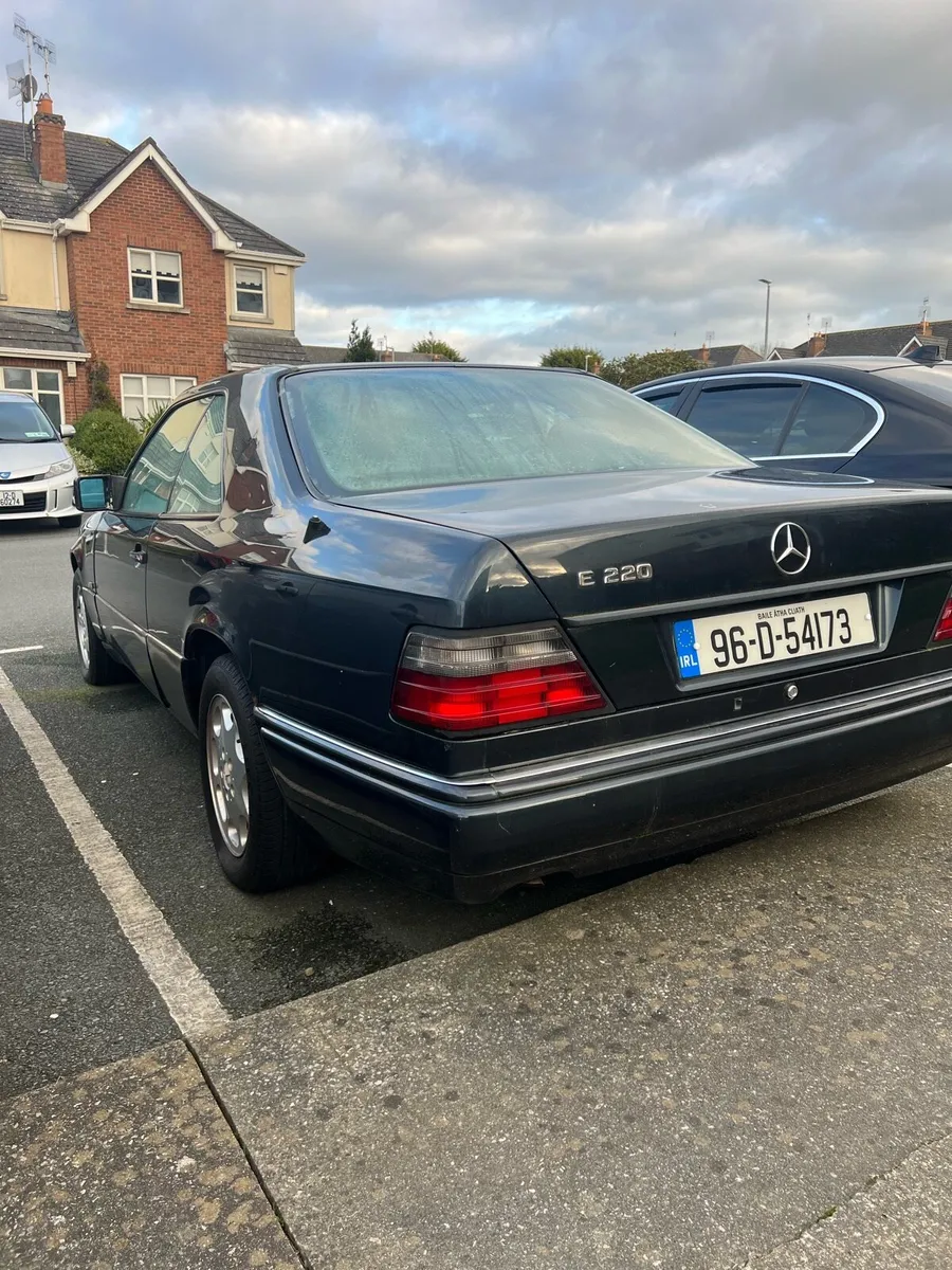 Mercedes E220 - Image 4