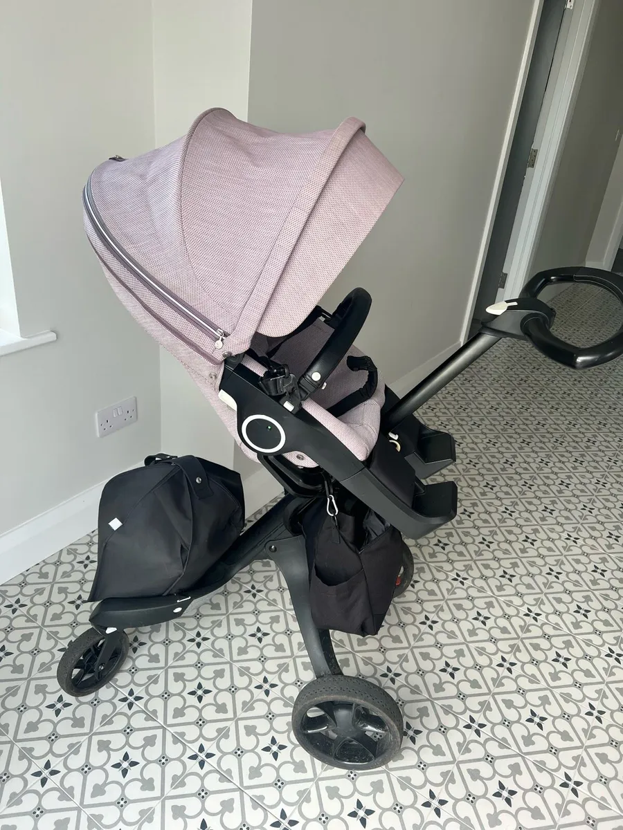 Stokke Xplory V6 buggy stroller / BeSafe car seat - Image 1