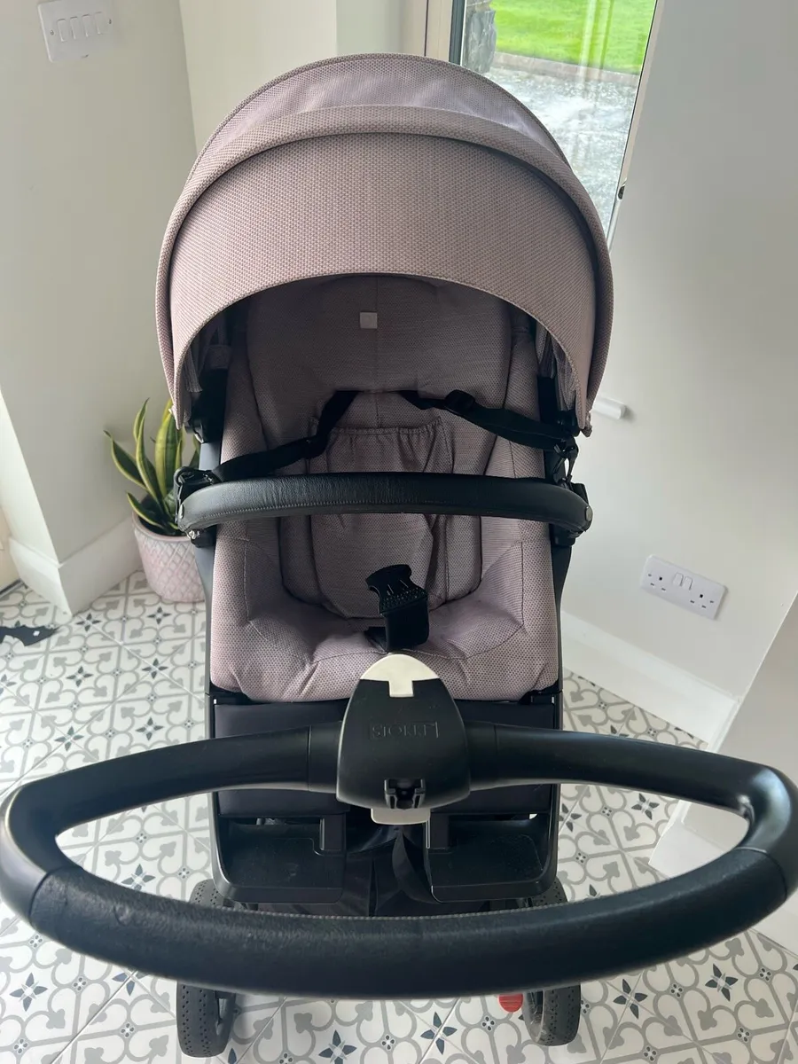 Stokke Xplory V6 buggy stroller / BeSafe car seat - Image 3