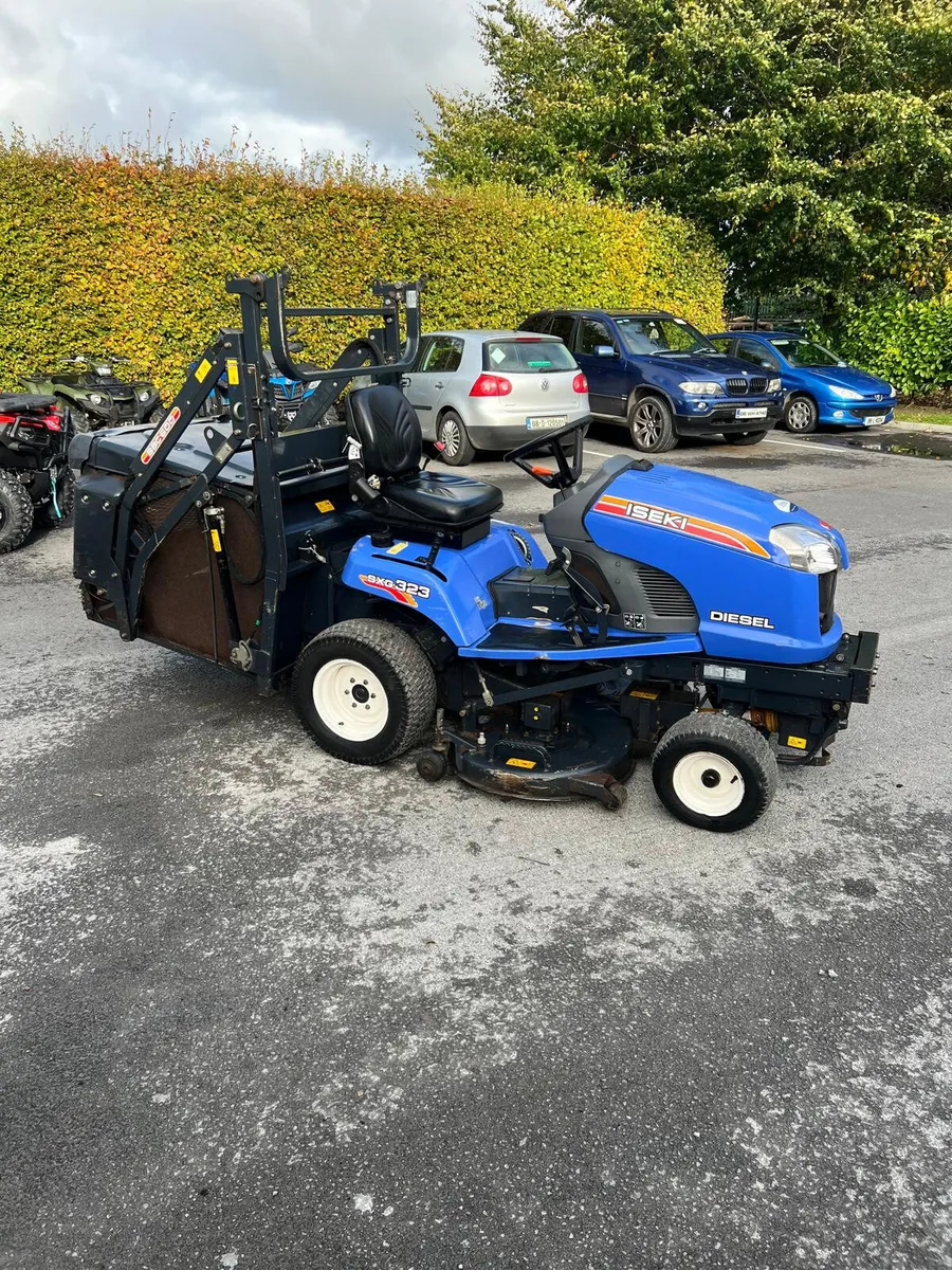 Iseki SXG323HD high dump mower 2019 - Image 3