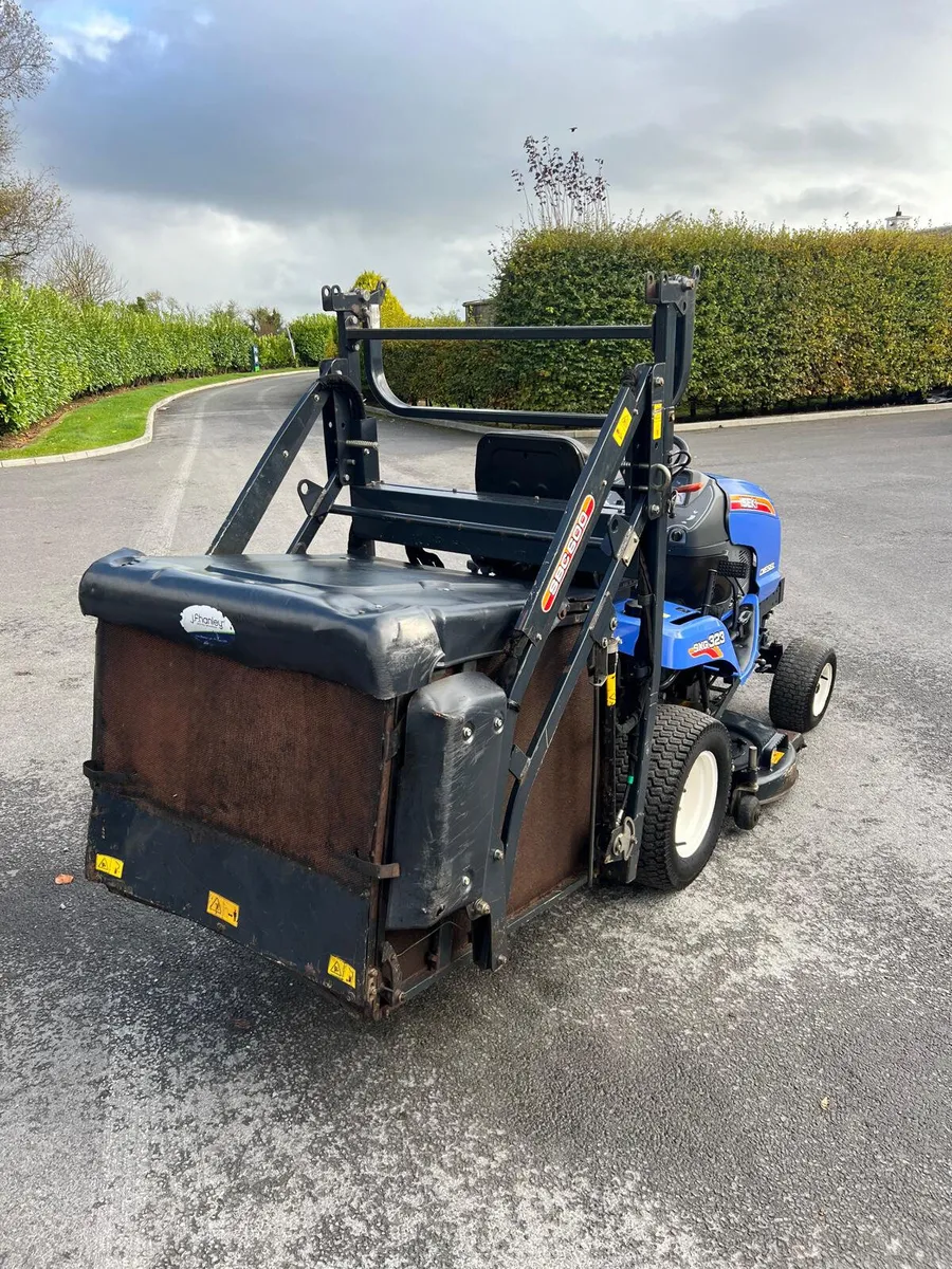 Iseki SXG323HD high dump mower 2019 - Image 4