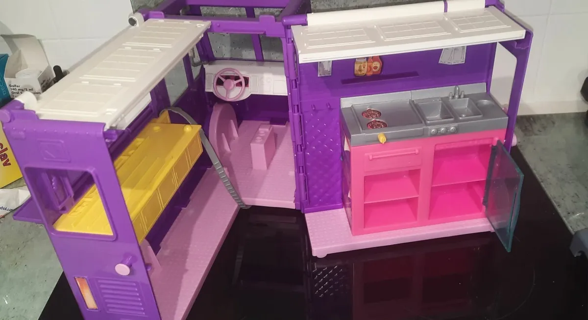 Barbie Fresh & Fun Food Truck - Image 2