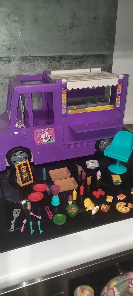 Barbie Fresh & Fun Food Truck - Image 3