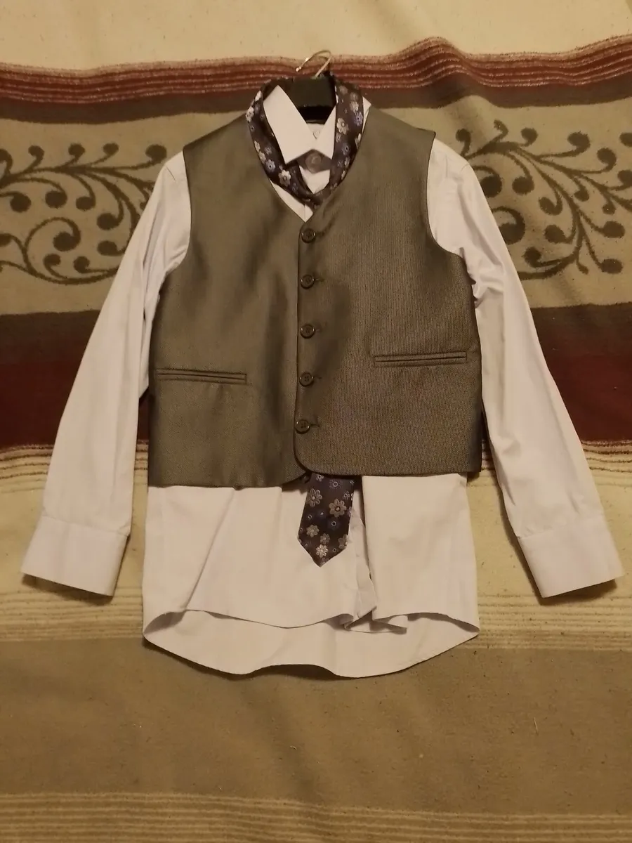 Creon Previs Suit Size 8 Yrs for sale in Co. Sligo for 35 on DoneDeal