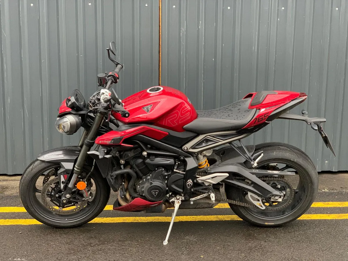 Ex-Demo 2023 Street Triple 765 RS - Image 3