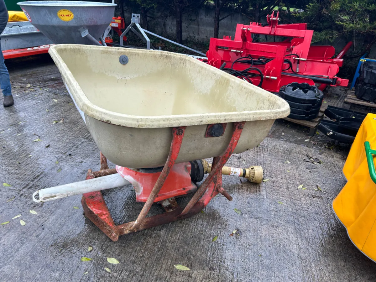 Cosmo Fertilser Spreader for sale in Co. for €0 on DoneDeal