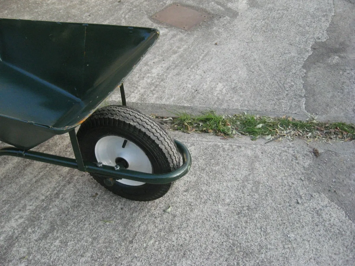 Wheel barrow - Image 4