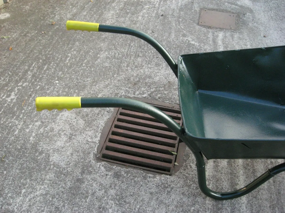 Wheel barrow - Image 3