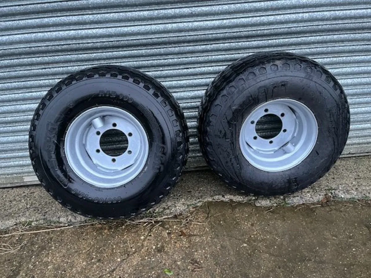 BKT 400/60-15.5 Tyres - Image 1