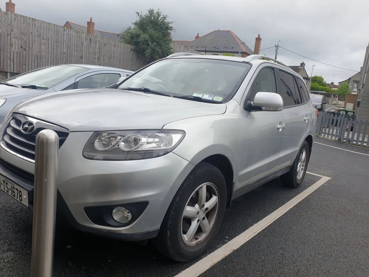 Hyundai Santa Fe 2011 , 7 seat for sale in Co. Dublin for €1 on DoneDeal