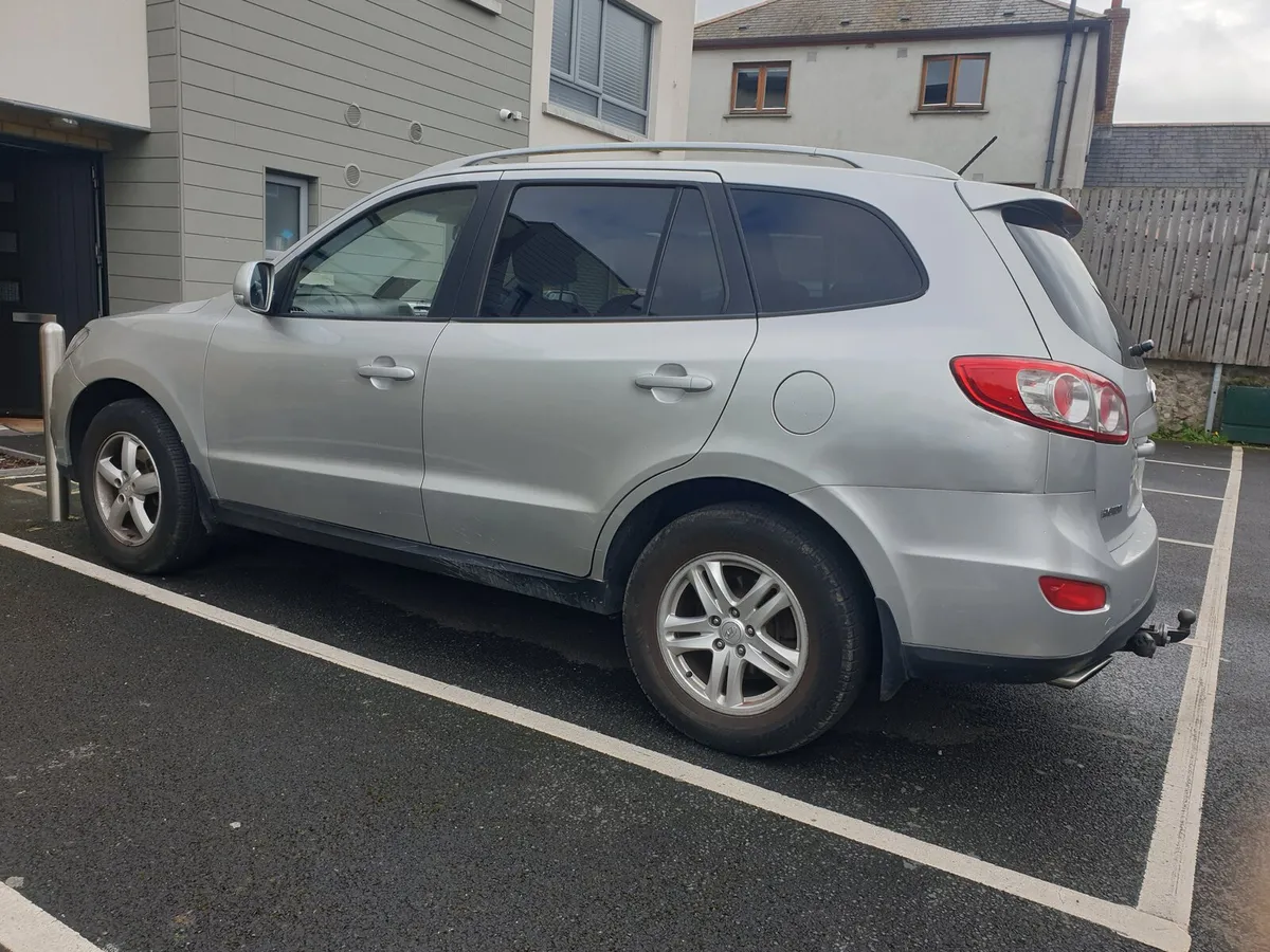 Hyundai Santa Fe 2011 , 7 seat for sale in Co. Dublin for €1 on DoneDeal