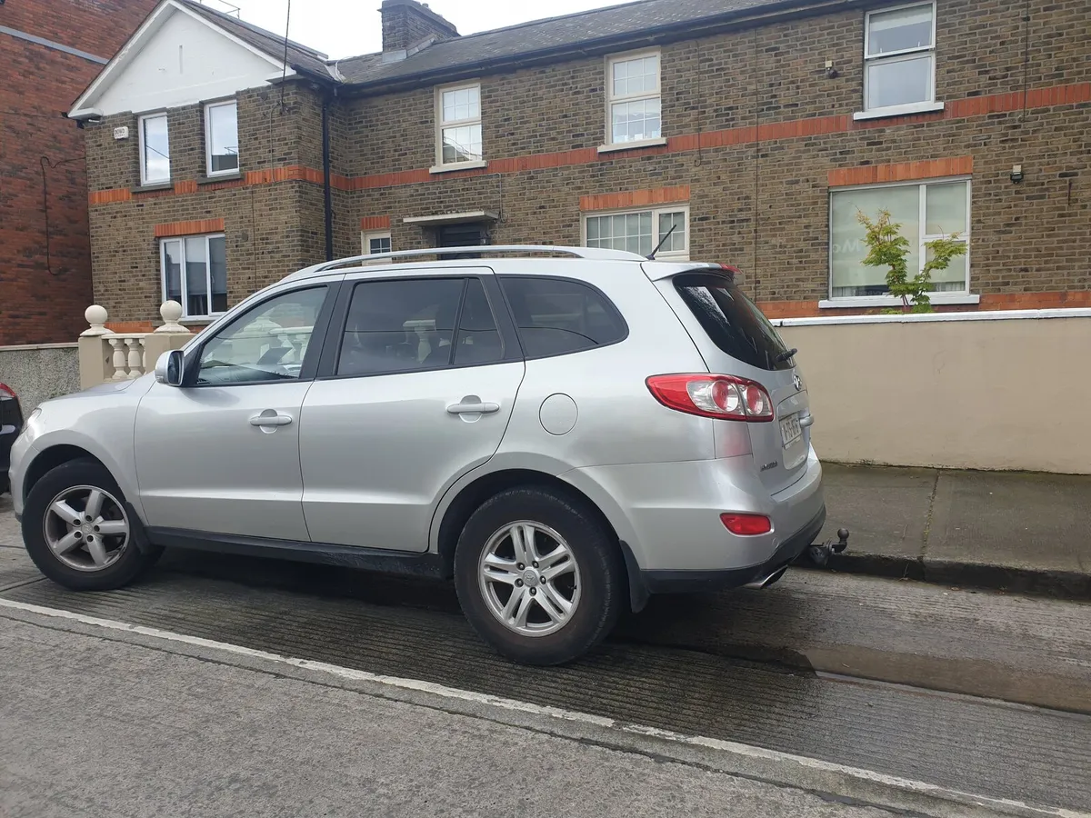Hyundai Santa Fe 2011 , 7 seat for sale in Co. Dublin for €1 on DoneDeal