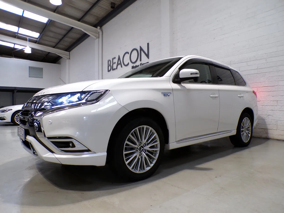 *49,000 MILES*2.4 AUTO HYBRID PLUG-IN*4X4*MITSUBIS - Image 2