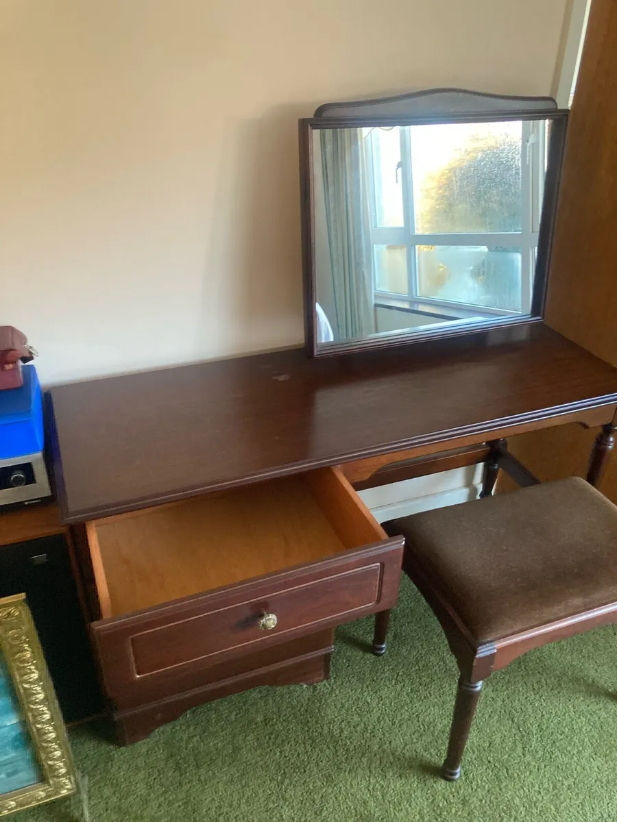 Dressing table and stool for sale in Co. Waterford for €200 on DoneDeal