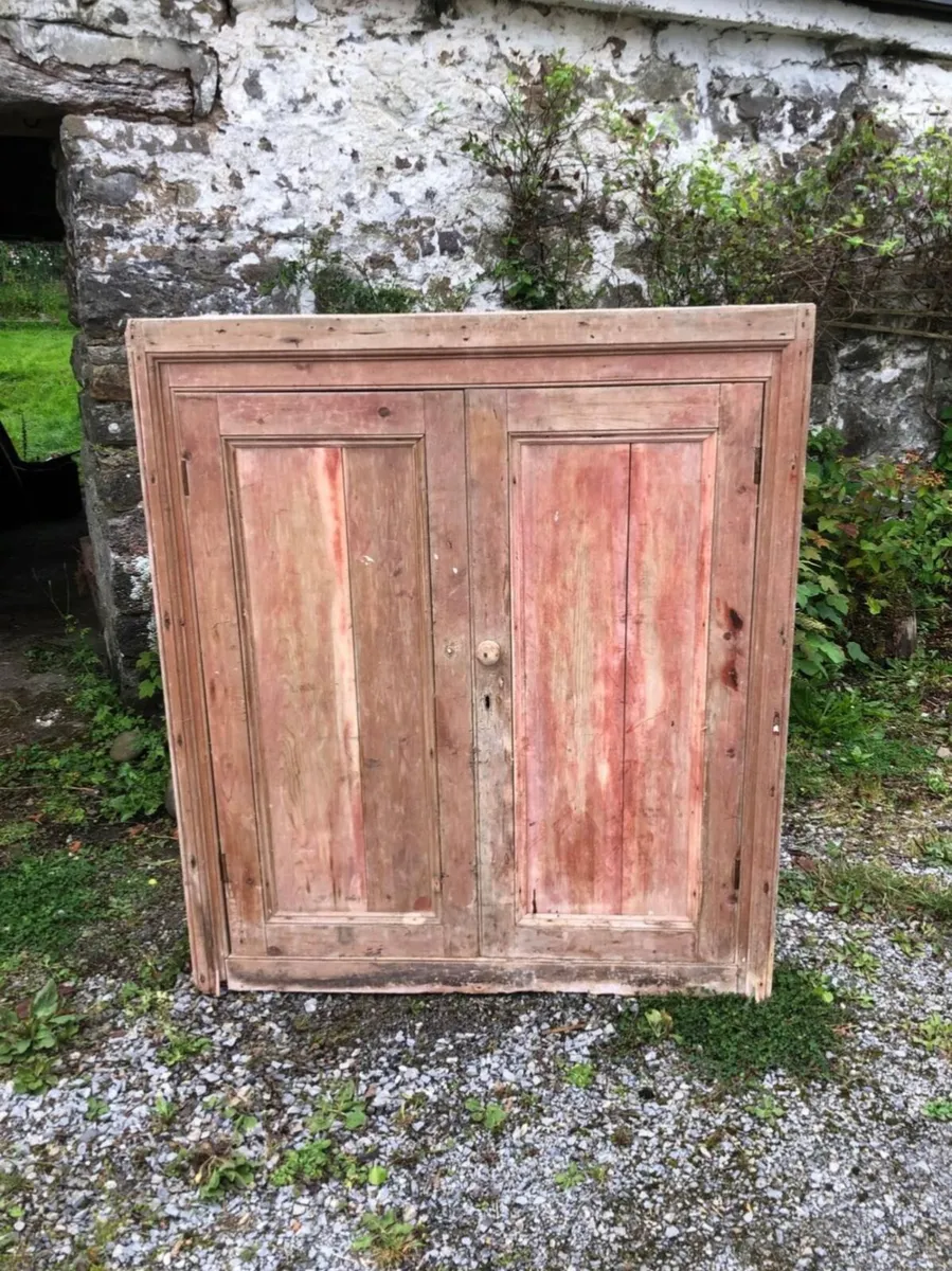 Old pine built in press - Image 3