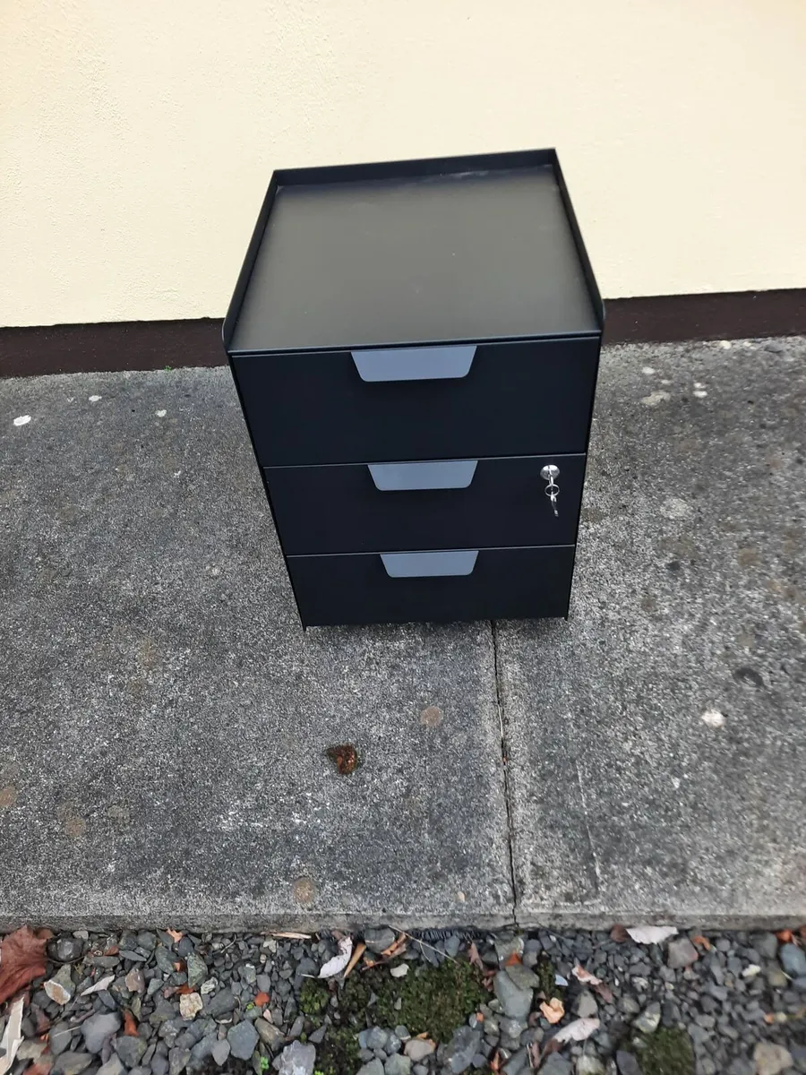 Pedestal for sale in Co. Kildare for €50 on DoneDeal