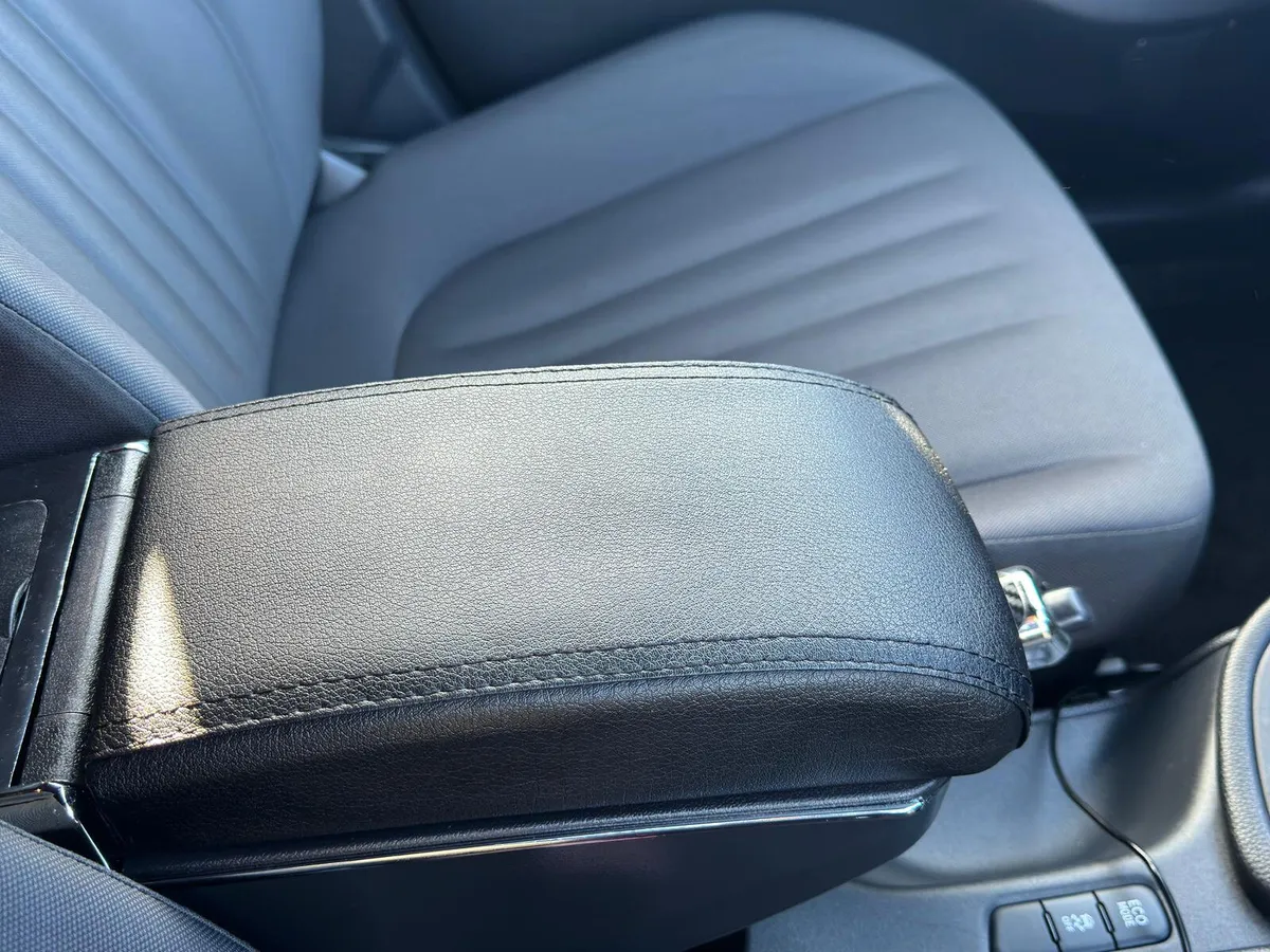 Toyota Yaris - Image 6