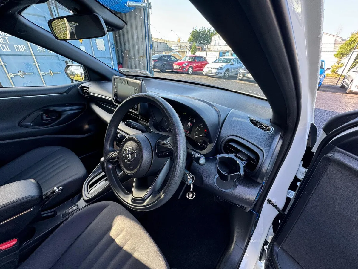 Toyota Yaris - Image 9